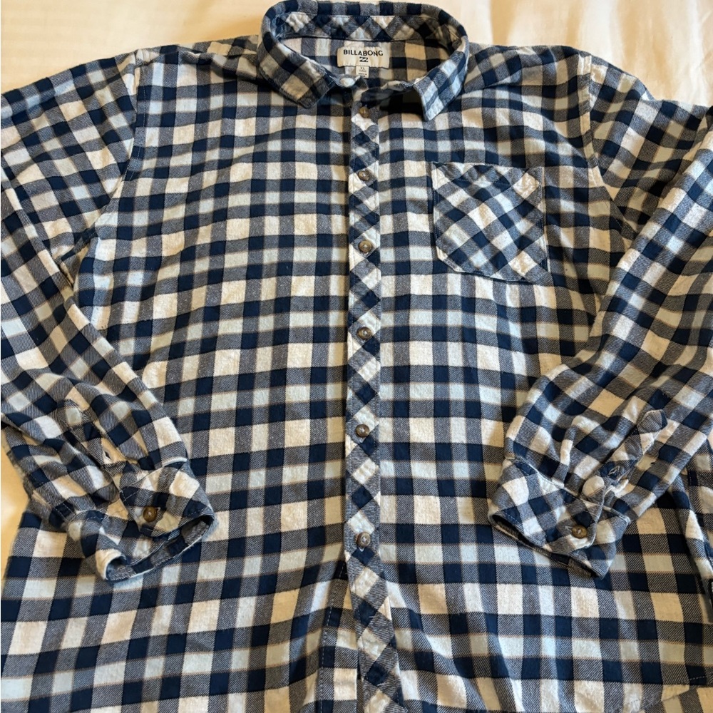 Billabong men’s XL lightweight flannel. Good used condition, comfortable. Sharp!